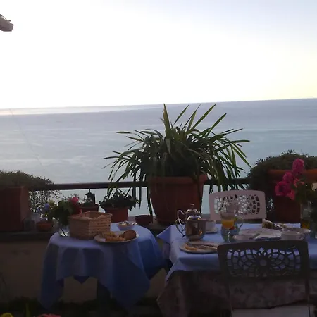 Bed and breakfast La Serra Sul Mare 4*