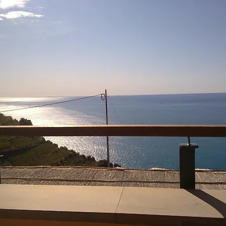 Alojamento de Acomodação e Pequeno-almoço La Serra Sul Mare