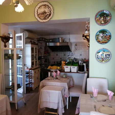 Alojamento de Acomodação e Pequeno-almoço La Serra Sul Mare 4*