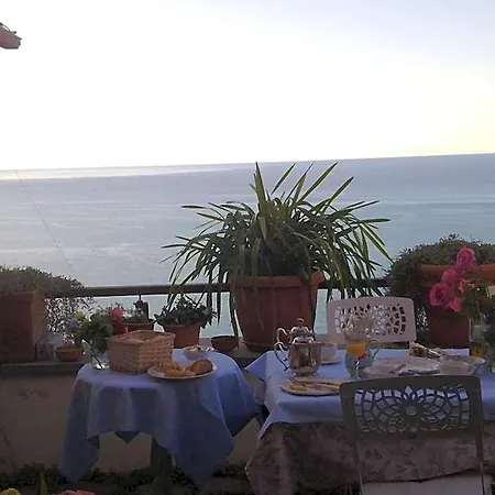 Bed & Breakfast La Serra Sul Mare 4*